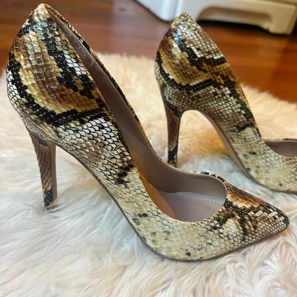 Snakeskin Neiman Marcus Patterned High Heels Point Toe Pumps
